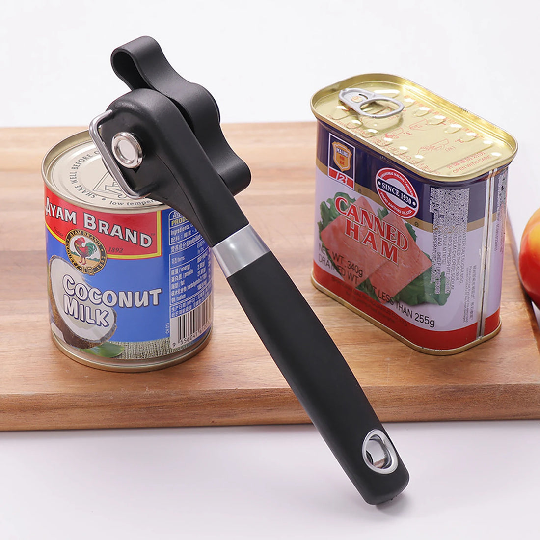 Plastic Hand-Operated Can Opener – Easy Grip Manual Kitchen Tool